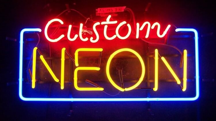 ung-dung-cua-den-neon